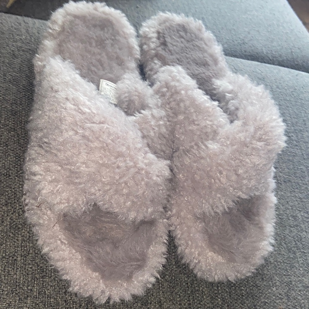 Women’s size large 9/10 bear claw lilac slippers G1